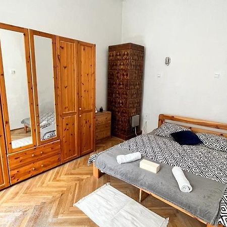 Nice Bedroom Near The Bus And Train Station Красков Екстериор снимка