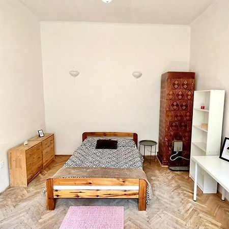 Nice Bedroom Near The Bus And Train Station Красков Екстериор снимка