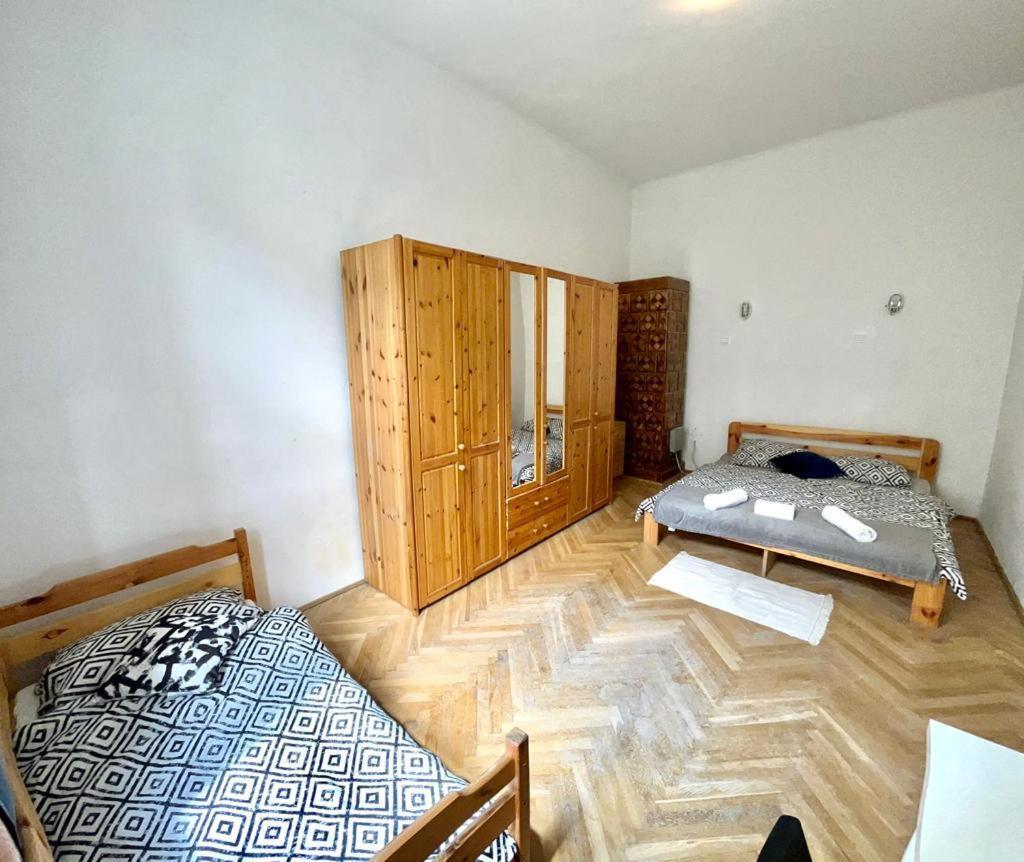 Nice Bedroom Near The Bus And Train Station Красков Екстериор снимка
