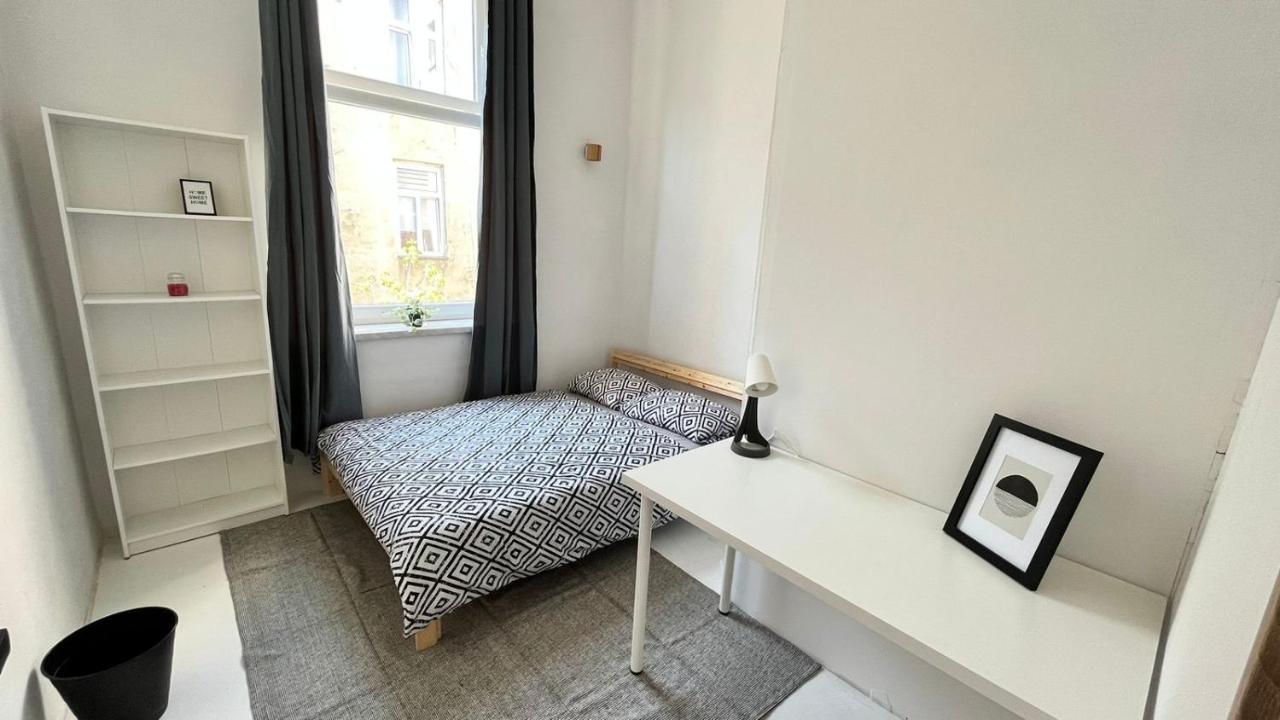 Nice Bedroom Near The Bus And Train Station Красков Екстериор снимка