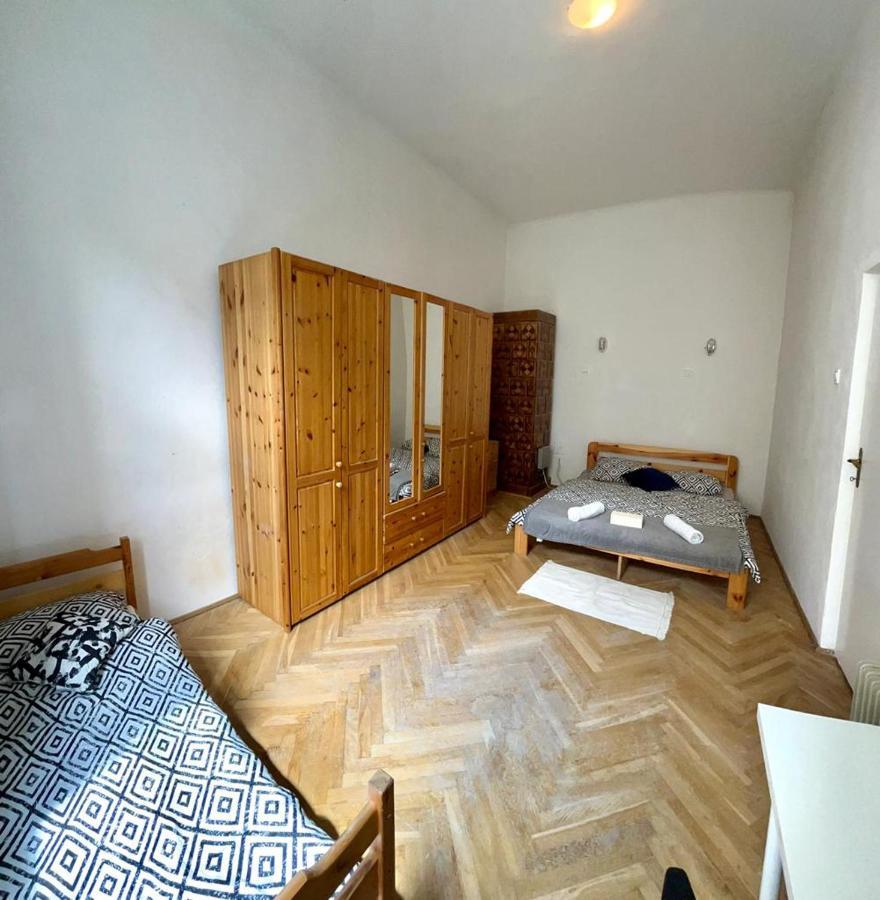 Nice Bedroom Near The Bus And Train Station Красков Екстериор снимка