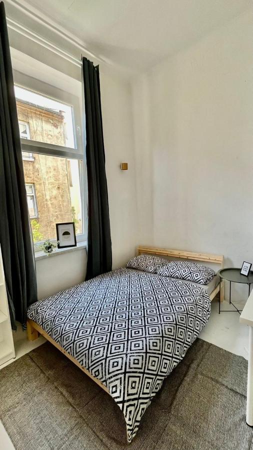 Nice Bedroom Near The Bus And Train Station Красков Екстериор снимка