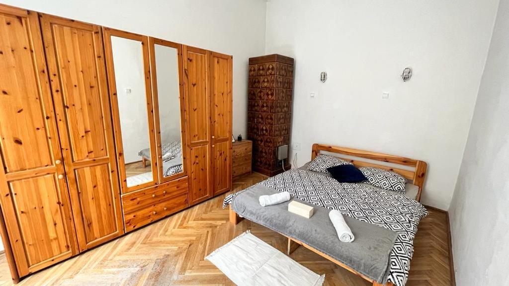 Nice Bedroom Near The Bus And Train Station Красков Екстериор снимка