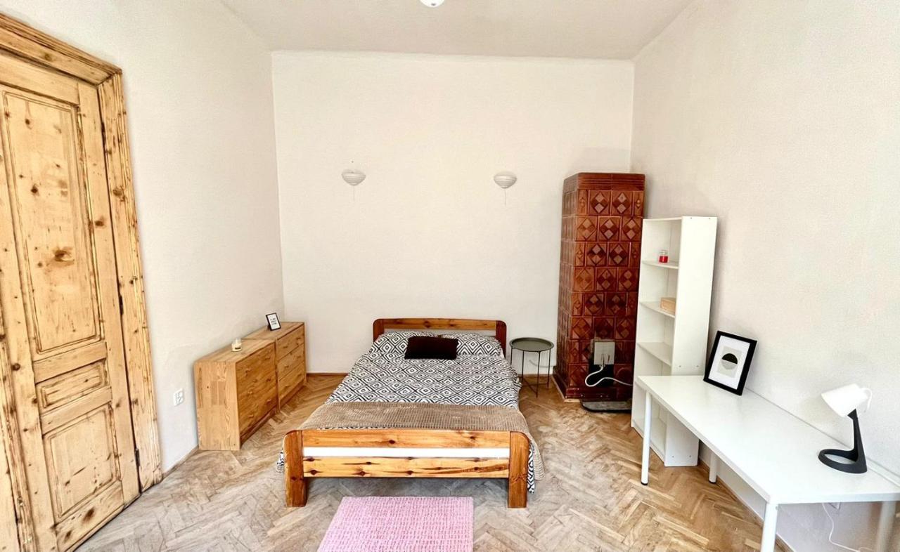 Nice Bedroom Near The Bus And Train Station Красков Екстериор снимка