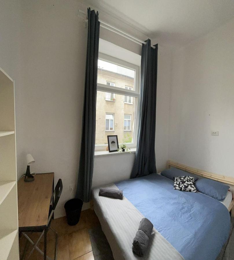 Nice Bedroom Near The Bus And Train Station Красков Екстериор снимка
