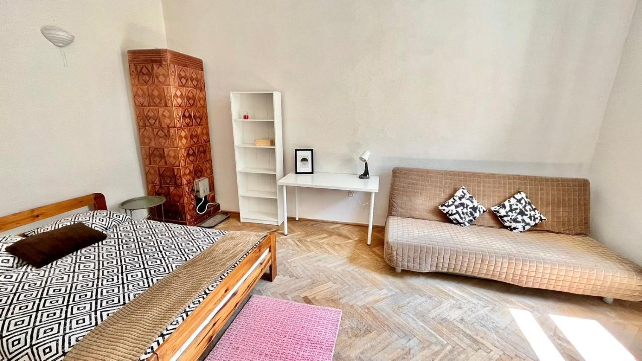 Nice Bedroom Near The Bus And Train Station Красков Екстериор снимка
